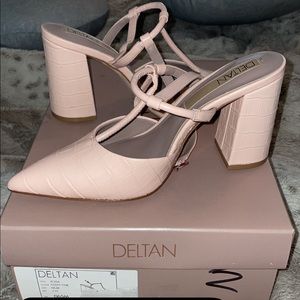 DELTAN Dusty pink heels. Never worn only tried on.